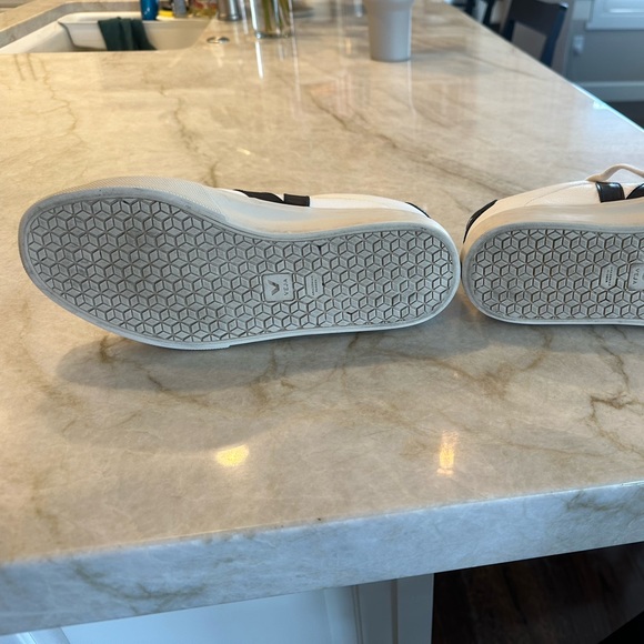 Veja white tennis shoes only worn a few times as too big for me - Picture 2 of 5